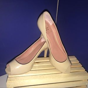 Vince camuto  heels used